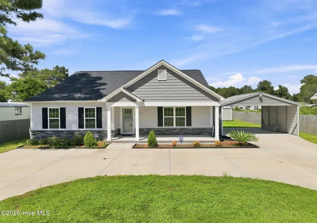 Photo 1 of Single family home for sale at 621 W Beaufort Rd, Beaufort, NC 28516 | MLS# 100558257 | Listing updated on 2026-09-10