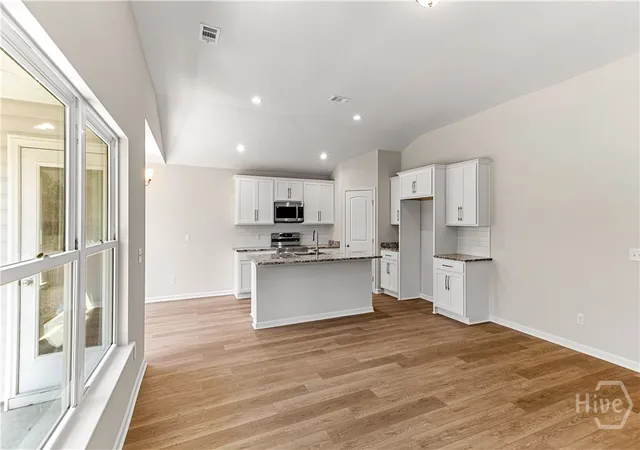 Photo 3 of Single family home for sale at 160 Orkney Rd, Savannah, GA 31407 | MLS# SA364559 | Listing updated on 2026-09-14