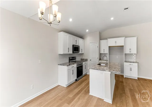 Photo 4 of Single family home for sale at 160 Orkney Rd, Savannah, GA 31407 | MLS# SA364559 | Listing updated on 2026-09-14