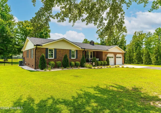Photo 2 of Single family home for sale at 2331 Twin Acres Rd, Clayton, NC 27520 | MLS# 100602781 | Listing updated on 2026-09-13