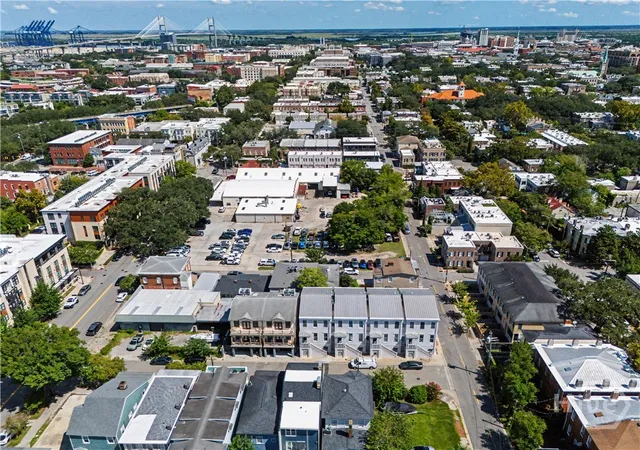 Listing Photo 2 - Condo for sale in building located at 302 Lorch St, Savannah, GA 31401 - Unit #204