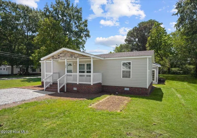 Photo 3 of Single family home for sale at 208 E Boundary St, La Grange, NC 28551 | MLS# 100601925 | Listing updated on 2026-09-07