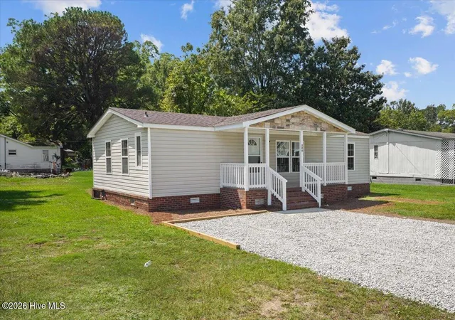 Photo 3 of Single family home for sale at 208 E Boundary St, La Grange, NC 28551 | MLS# 100601925 | Listing updated on 2026-09-07