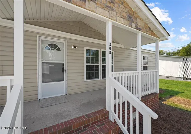 Photo 4 of Single family home for sale at 208 E Boundary St, La Grange, NC 28551 | MLS# 100601925 | Listing updated on 2026-09-07