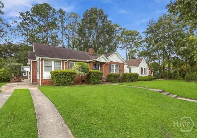 Photo 2 of Single family home for sale at 1309 E 52nd Street, Savannah, GA 31404 | MLS# SA366380 | Listing updated on 2026-10-29
