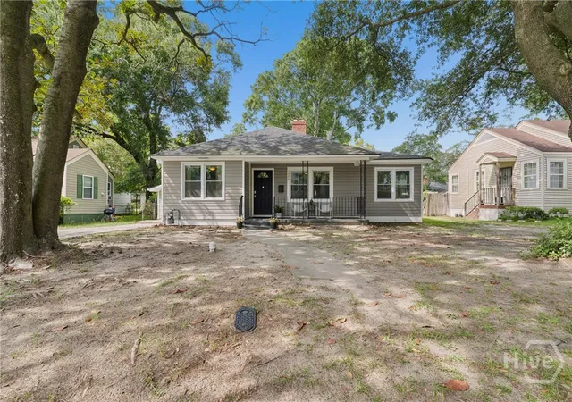 Photo 3 of Single family home for sale at 1406 E 34th Street, Savannah, GA 31404 | MLS# SA360925 | Listing updated on 2026-09-02