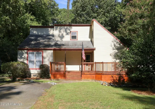 Photo 2 of Single family home for sale at 814 River Hl Dr, Greenville, NC 27858 | MLS# 100603366 | Listing updated on 2026-09-21