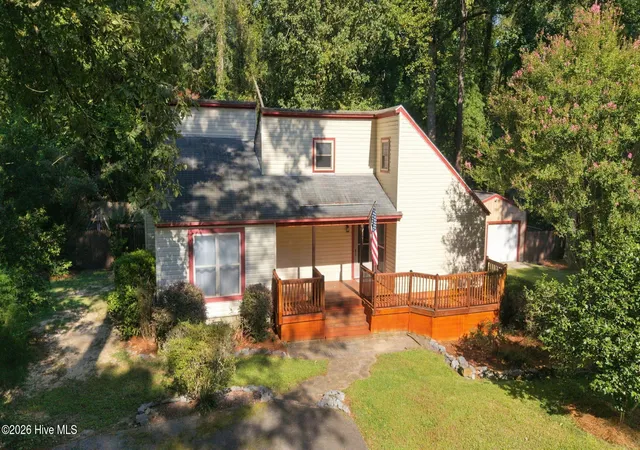 Photo 3 of Single family home for sale at 814 River Hl Dr, Greenville, NC 27858 | MLS# 100603366 | Listing updated on 2026-09-21