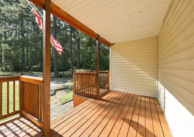 Photo 4 of Single family home for sale at 814 River Hl Dr, Greenville, NC 27858 | MLS# 100603366 | Listing updated on 2026-09-21