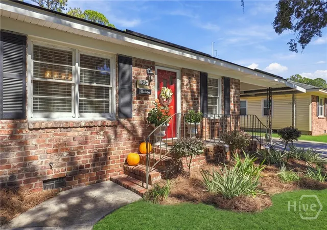 Photo 4 of Single family home for sale at 1934 Brogdon St, Savannah, GA 31406 | MLS# SA366488 | Listing updated on 2026-10-29