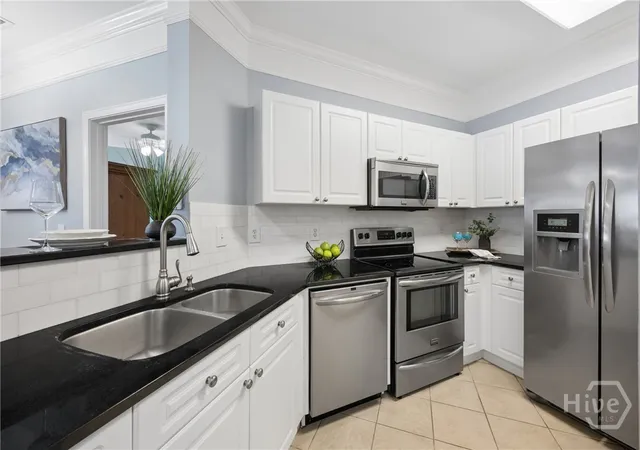 Listing Photo 1 - Condo for sale in building located at 1913 Whitemarsh Wy, Savannah, GA 31410 - Unit #