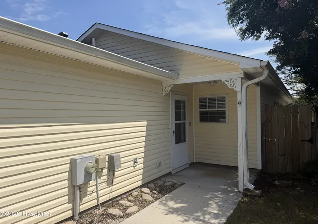 Photo 3 of Single family home for sale at 7206 Morley Ct, Wilmington, NC 28411 | MLS# 100602358 | Listing updated on 2026-09-09