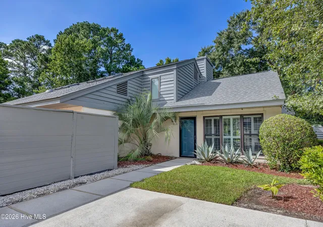 Photo 1 of Townhouse for sale at 5005 Villa Pl W, Wilmington, NC 28409 | MLS# 100600886 | Listing updated on 2026-09-18
