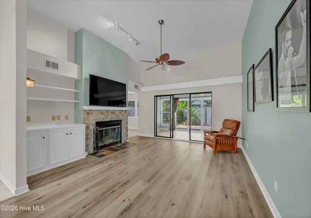 Photo 3 of Townhouse for sale at 5005 Villa Pl W, Wilmington, NC 28409 | MLS# 100600886 | Listing updated on 2026-09-18