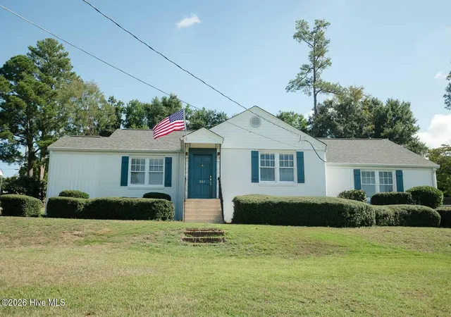 Photo 1 of Single family home for sale at 201 E Arlington Hts, North Augusta, SC 29841 | MLS# 100603261 | Listing updated on 2026-09-14