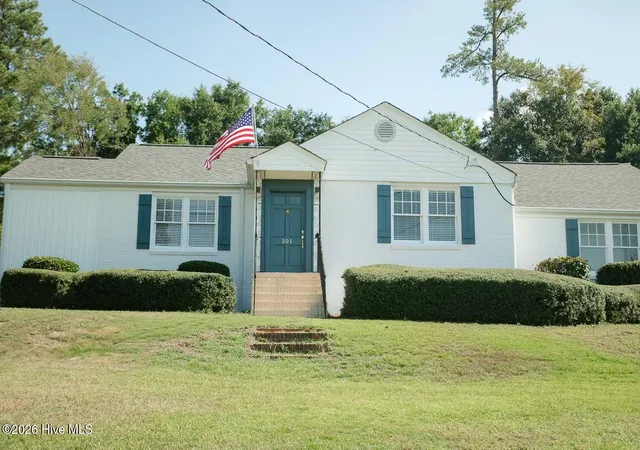 Photo 3 of Single family home for sale at 201 E Arlington Hts, North Augusta, SC 29841 | MLS# 100603261 | Listing updated on 2026-09-14