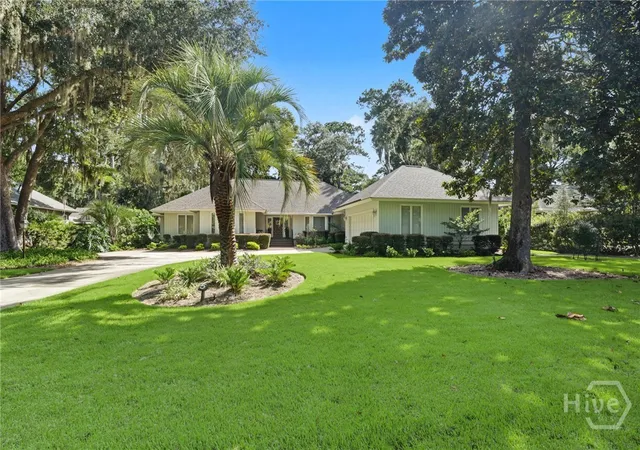 Photo 2 of Single family home for sale at 5 Heatherstone Ln, Savannah, GA 31411 | MLS# SA364880 | Listing updated on 2026-10-23