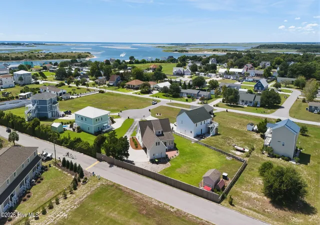 Photo 4 of Single family home for sale at 105 Franklin Ct, Swansboro, NC 28584 | MLS# 100602994 | Listing updated on 2026-09-14