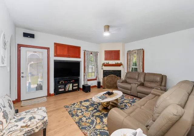 Photo 4 of Single family home for sale at 109 Edith Ln, Elizabeth City, NC 27909 | MLS# 100601424 | Listing updated on 2026-09-06