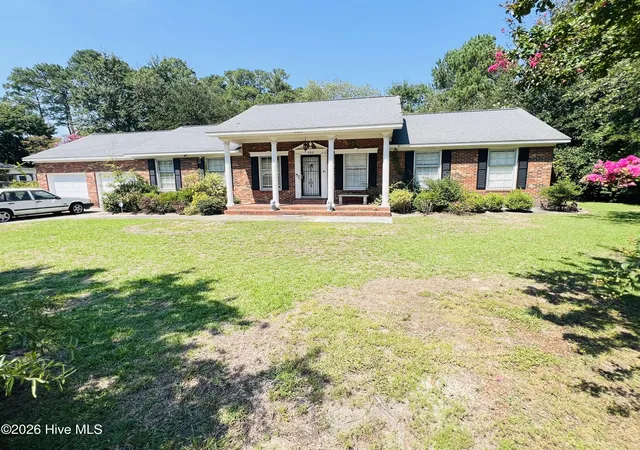 Photo 2 of Single family home for sale at 105 Country Clb Cir, Clinton, NC 28328 | MLS# 100594857 | Listing updated on 2026-09-17