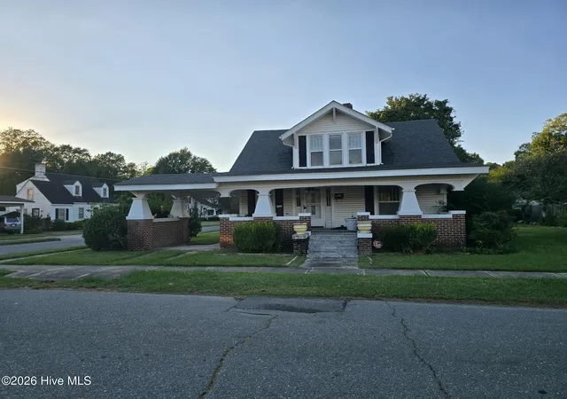 Photo 2 of Single family home for sale at 201 N Southerland St, Mount Olive, NC 28365 | MLS# 100609721 | Listing updated on 2026-10-12