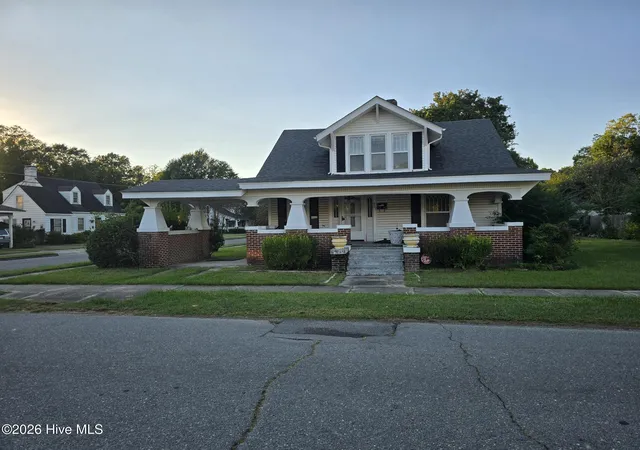 Photo 3 of Single family home for sale at 201 N Southerland St, Mount Olive, NC 28365 | MLS# 100609721 | Listing updated on 2026-10-12
