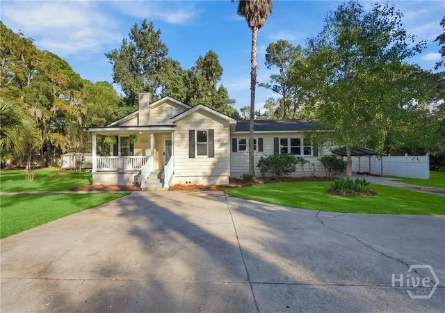 Photo 1 of Single family home for sale at 530 Talmadge Ave, Savannah, GA 31408 | MLS# SA366804 | Listing updated on 2026-10-20