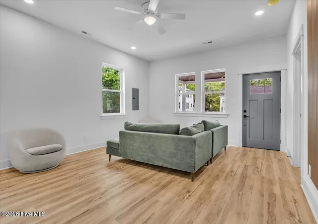 Photo 4 of Single family home for sale at 1109 Dock St, Wilmington, NC 28401 | MLS# 100602868 | Listing updated on 2026-09-14