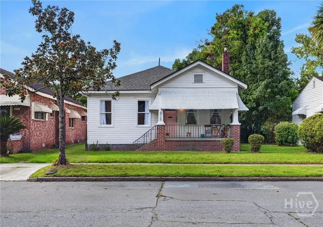 Photo 1 of Single family home for sale at 825 E 34th Street, Savannah, GA 31401 | MLS# SA363575 | Listing updated on 2026-09-09