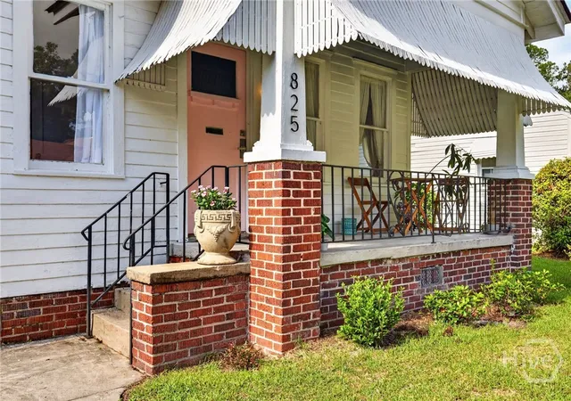 Photo 3 of Single family home for sale at 825 E 34th Street, Savannah, GA 31401 | MLS# SA363575 | Listing updated on 2026-09-09