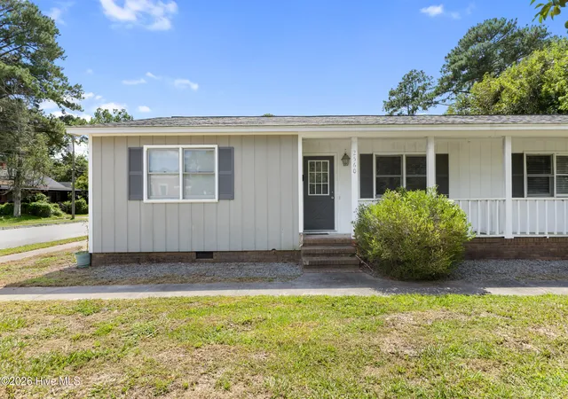 Photo 3 of House for sale at 2550 Chestnut St, Wilmington, NC 28405 | MLS# 100599384 | Listing updated on 2026-09-11