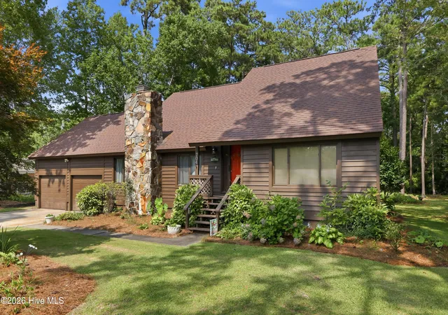 Photo 1 of Single family home for sale at 704 Meadow Ct, Morehead City, NC 28557 | MLS# 100590272 | Listing updated on 2026-10-06