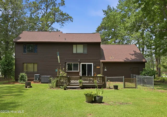 Photo 2 of Single family home for sale at 704 Meadow Ct, Morehead City, NC 28557 | MLS# 100590272 | Listing updated on 2026-10-06