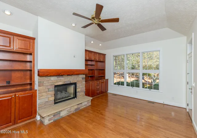 Photo 3 of Single family home for sale at 86 Pinewild Dr, Pinehurst, NC 28374 | MLS# 100588796 | Listing updated on 2026-09-30