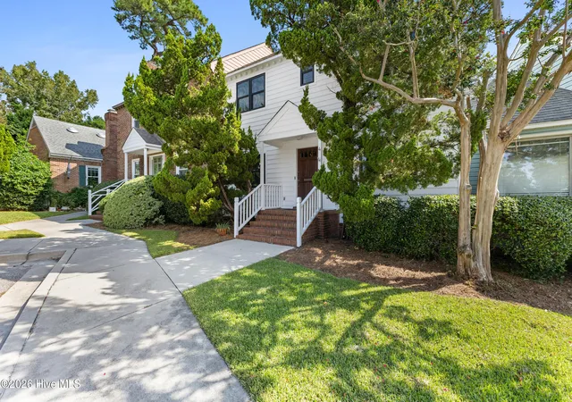 Photo 1 of Townhouse for sale at 4 Saint Marys Pl, Wilmington, NC 28403 | MLS# 100605752 | Listing updated on 2026-10-21