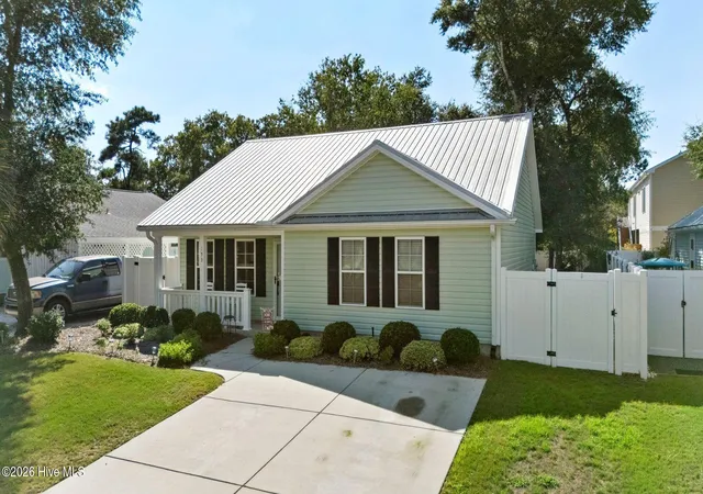Photo 2 of Single family home for sale at 153 Ne 19th Street, Oak Island, NC 28465 | MLS# 100601099 | Listing updated on 2026-09-14