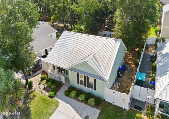 Photo 3 of Single family home for sale at 153 NE 19th Street, Oak Island, NC 28465 | MLS# 100601099 | Listing updated on 2026-09-14