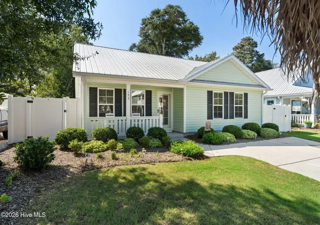 Photo 4 of Single family home for sale at 153 NE 19th Street, Oak Island, NC 28465 | MLS# 100601099 | Listing updated on 2026-09-14