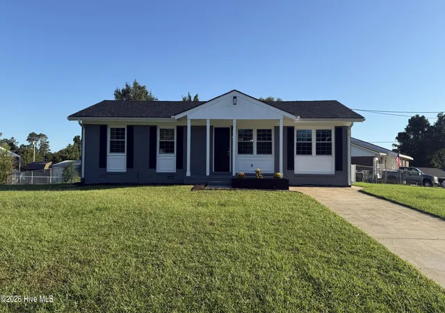 Photo 3 of Single family home for sale at 105 Yorkshire Dr, Jacksonville, NC 28546 | MLS# 100601917 | Listing updated on 2026-09-14