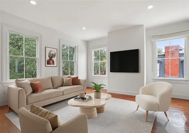Listing Photo 4 - Condo for sale in building located at 123 W Charlton St, Savannah, GA 31401 - Unit #5