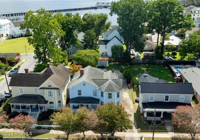 Photo 3 of Single family home for sale at 427 E Main St, Washington, NC 27889 | MLS# 100602518 | Listing updated on 2026-09-17