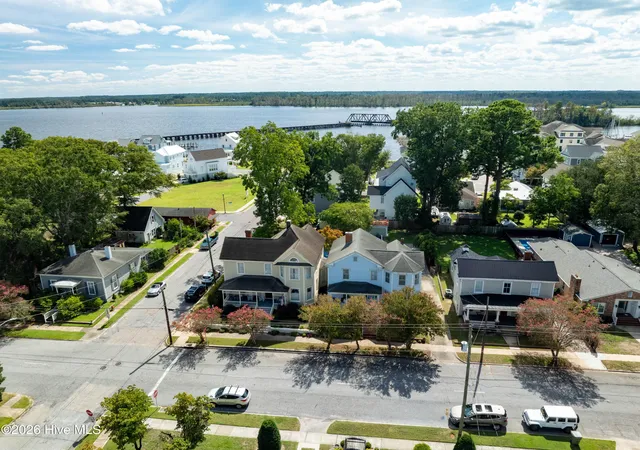 Photo 4 of Single family home for sale at 427 E Main St, Washington, NC 27889 | MLS# 100602518 | Listing updated on 2026-09-17