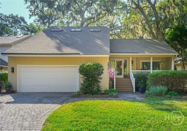 Photo 1 of Single family home for sale at 7 Westferry Ct, Savannah, GA 31411 | MLS# SA365345 | Listing updated on 2026-10-29