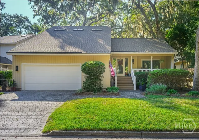 Photo 2 of Single family home for sale at 7 Westferry Ct, Savannah, GA 31411 | MLS# SA365345 | Listing updated on 2026-10-29