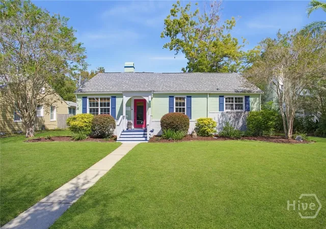 Photo 2 of Single family home for sale at 406 E 61st Street, Savannah, GA 31405 | MLS# SA365738 | Listing updated on 2026-10-17