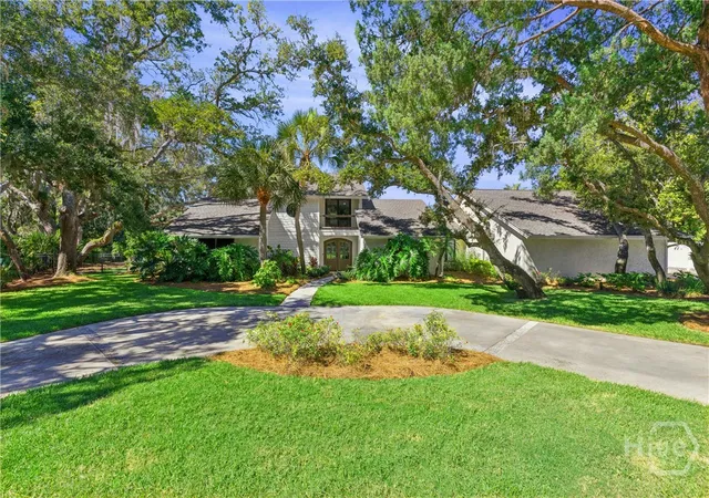 Photo 1 of Single family home for sale at 111 Driftwood Pl, Saint Simons Island, GA 31522 | MLS# SA366715 | Listing updated on 2026-10-21