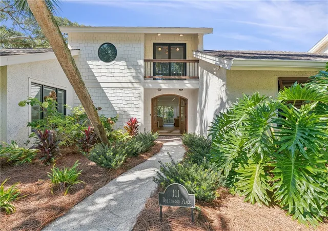 Photo 2 of Single family home for sale at 111 Driftwood Pl, Saint Simons Island, GA 31522 | MLS# SA366715 | Listing updated on 2026-10-21
