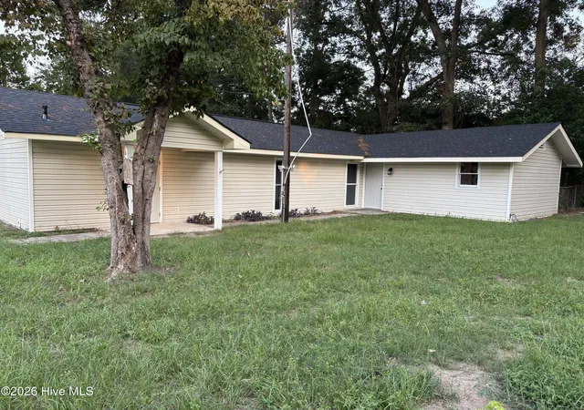Photo 18 of Single family home for sale at 605 Correll St, Maxton, NC 28364 | MLS# 100601482 | Listing updated on 2026-09-28