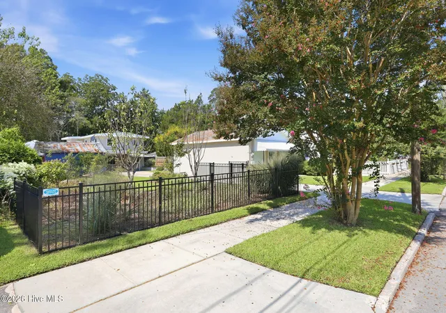 Photo 3 of Single family home for sale at 1307 N Pasteur St, New Bern, NC 28560 | MLS# 100601615 | Listing updated on 2026-09-16