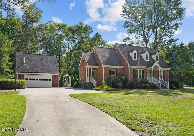 Photo 3 of Single family home for sale at 404 Barrington Dr, Tarboro, NC 27886 | MLS# 100602627 | Listing updated on 2026-09-30